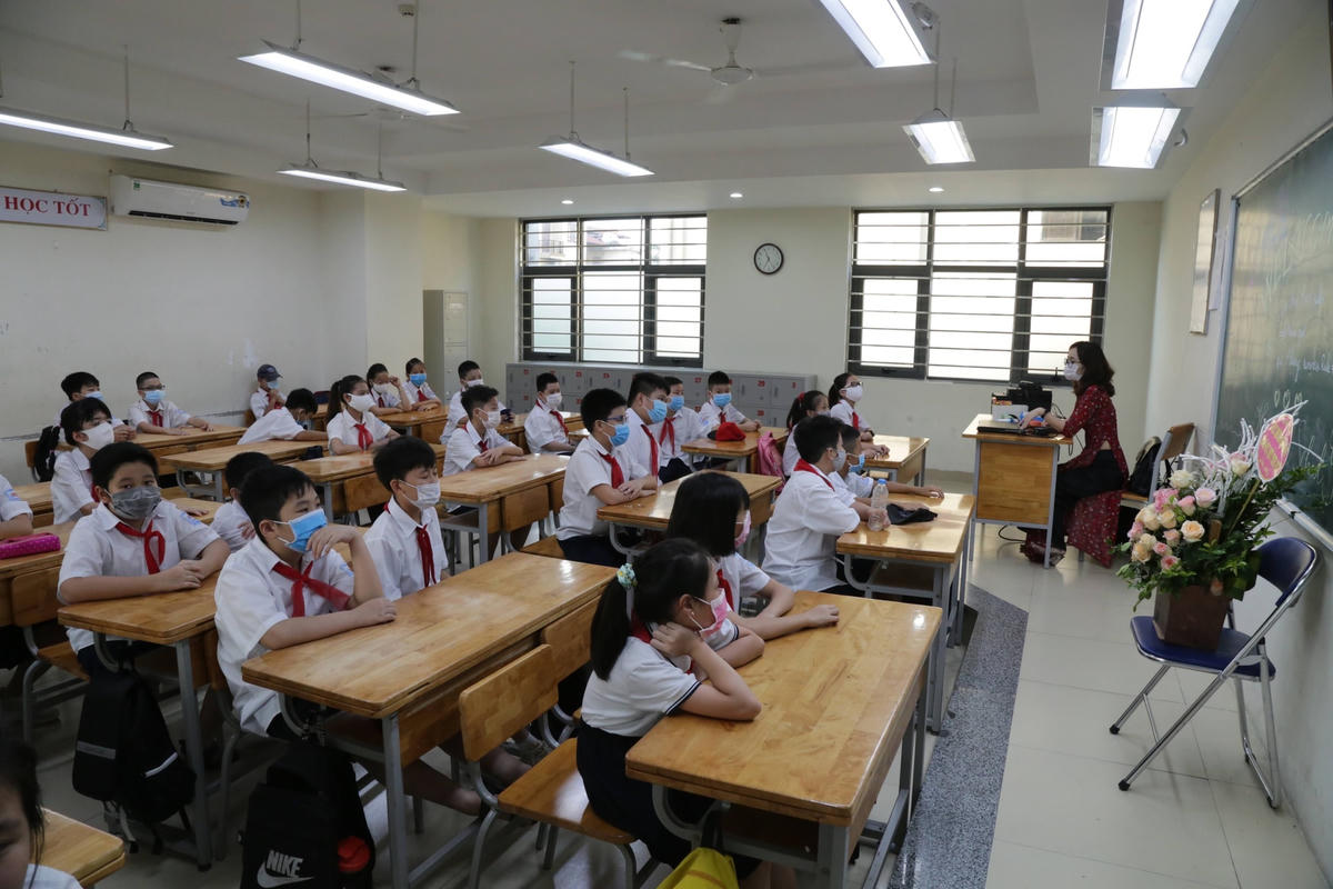 Thiếu giáo viên là nguyên nhân dẫn đến tình trạng quá tải ở nhiều trường học. Ảnh: Quang Vinh.