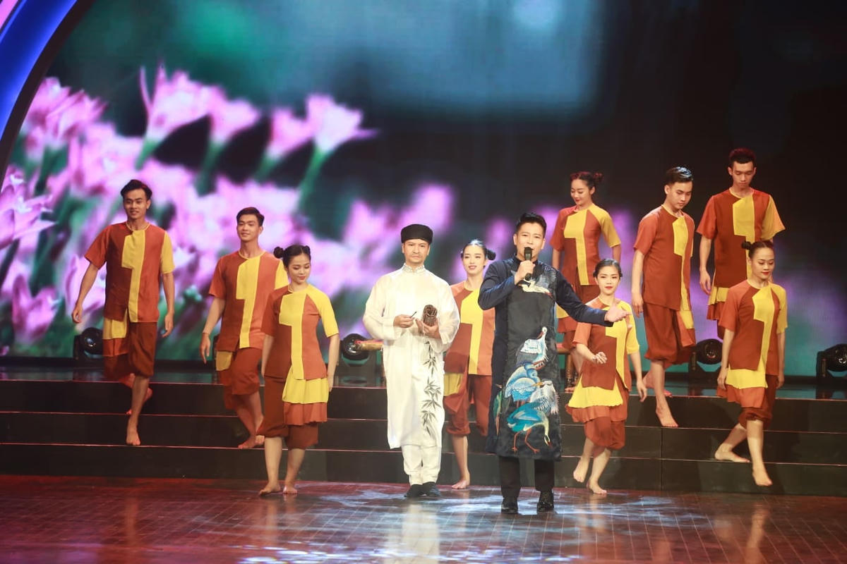 Một tiết mục văn nghệ tại Lễ trao giải.