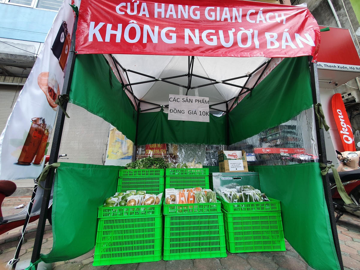 Cửa hàng này được mở từ sáng sớm cho đến khoảng 21h tối.