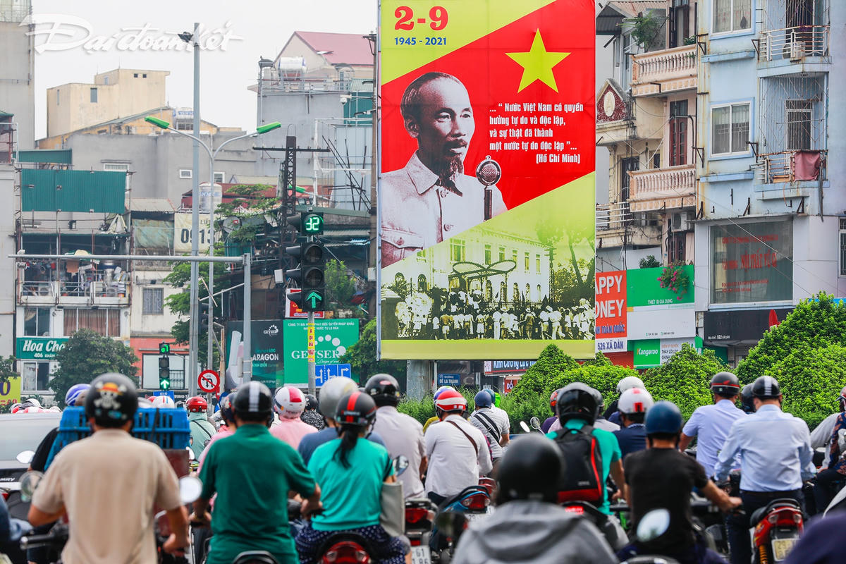 Hà Nội không còn áp dụng giấy đi đường nhưng tăng cường ứng dụng công nghệ thông tin trong công tác phòng chống dịch và quản lý, giám sát di biến động trên địa bàn Thành phố.