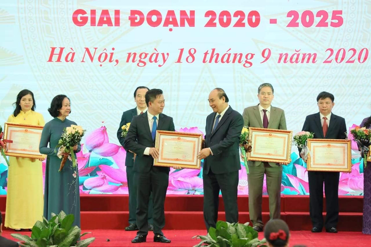 Nhiều phần thưởng cao quý dành cho các điển hình tiên tiến trong công tác Mặt trận