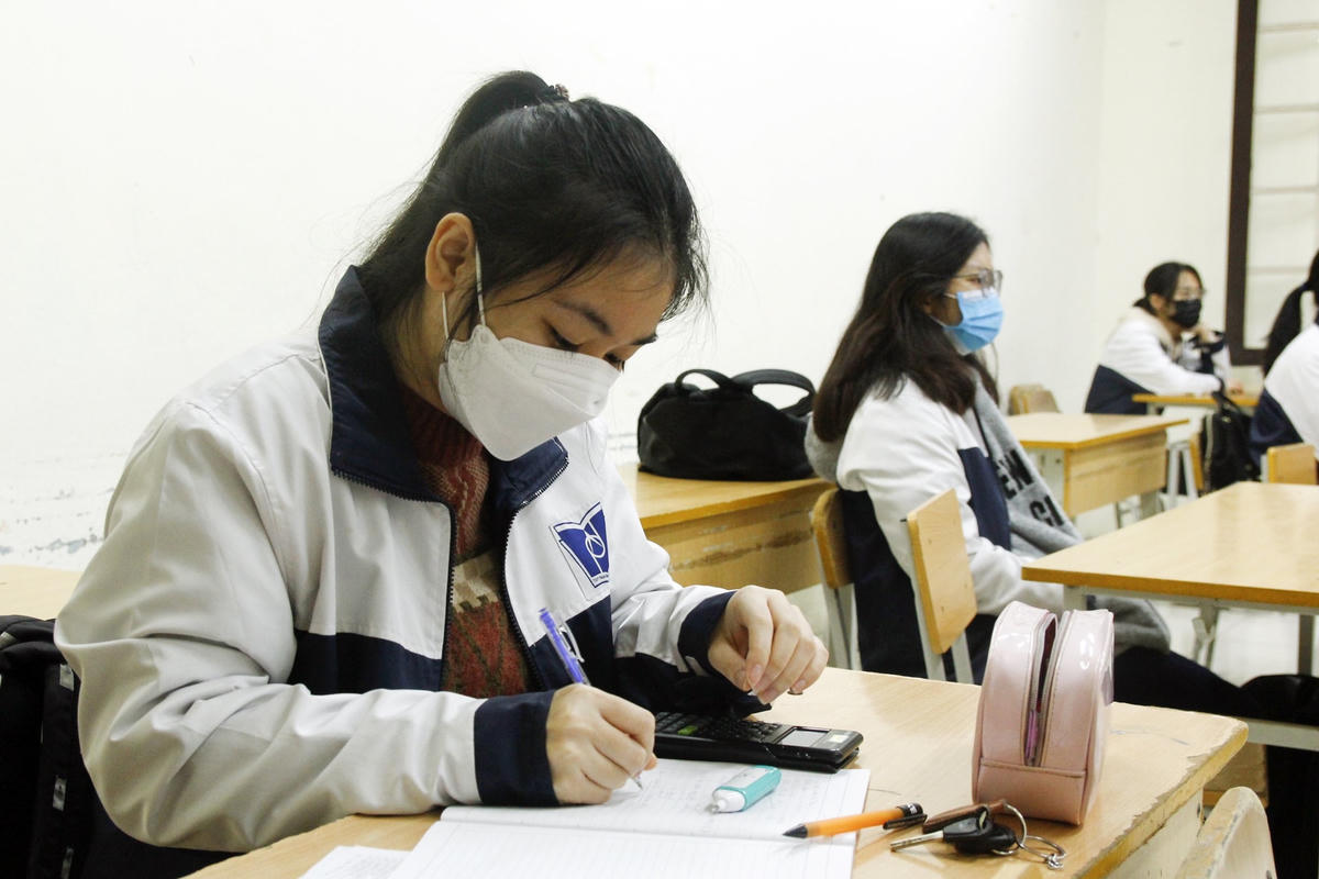 Phụ huynh bất an khi con học trực tiếp, nhà trường xử lý thế nào?