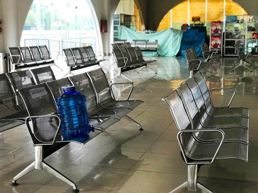 Đìu hiu bên trong bến xe.