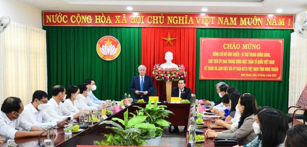Bí thư Trung ương Đảng, Chủ tịch Ủy ban Trung ương MTTQ Việt Nam Đỗ Văn Chiến phát biểu tại buổi làm việc.