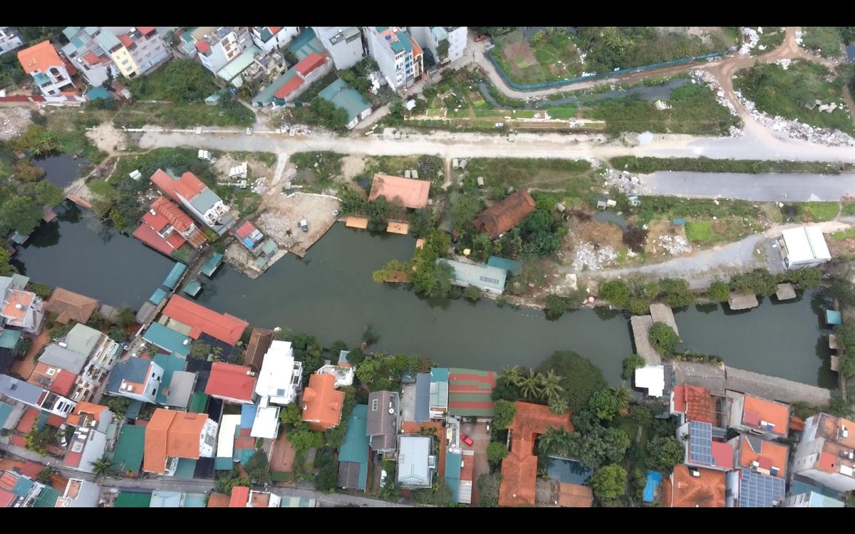 Toàn cảnh hồ Bà Đồ thuộc phường Ngọc Thụy sắp bị "khai tử".