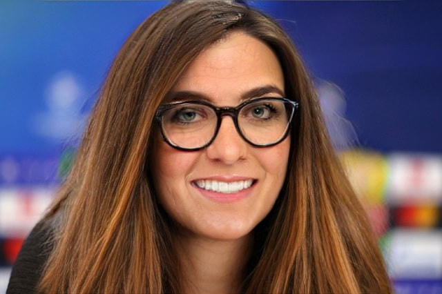 Jurgen Klopp phiên bản “chuyển giới” thì lại được ví von với Charlotte Church, nữ ca sĩ kiêm nhạc sĩ có tiếng tại xứ sở sương mù.