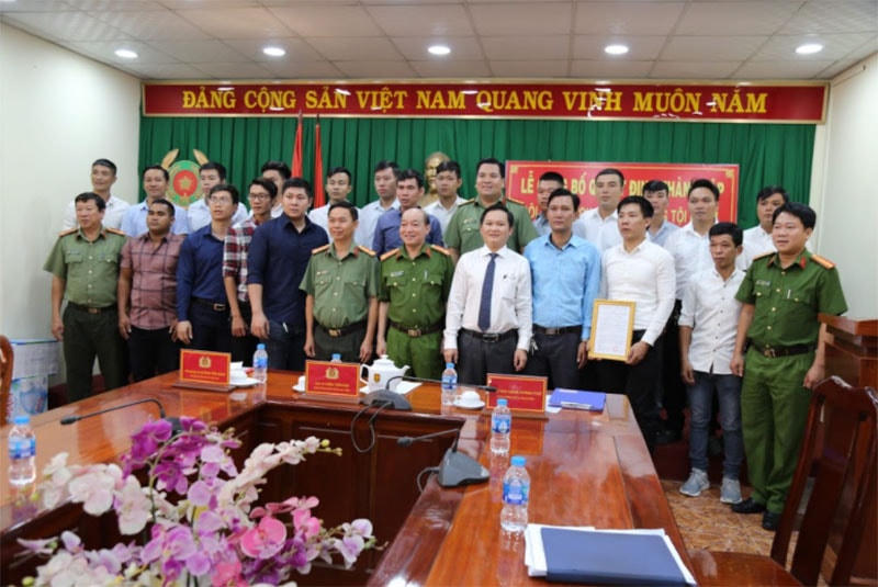 Các thành viên Đội tại buổi ra mắt.