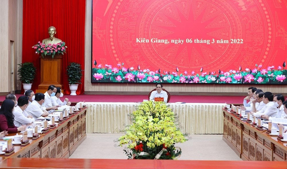 Thủ tướng Phạm Minh Chính chủ trì làm việc với lãnh đạo chủ chốt tỉnh Kiên Giang. (Ảnh: Dương Giang/TTXVN).