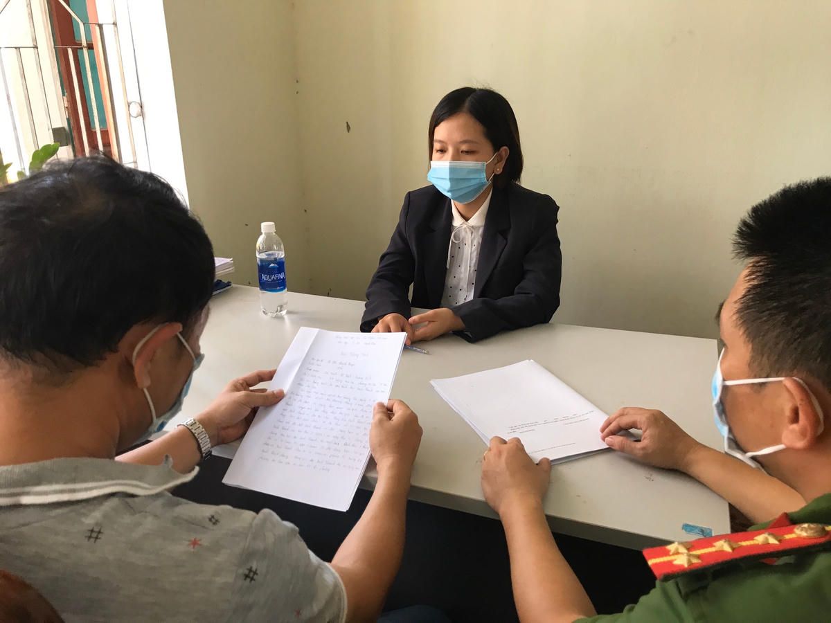 Lê Thị Khánh Huyền tại cơ quan Công an.