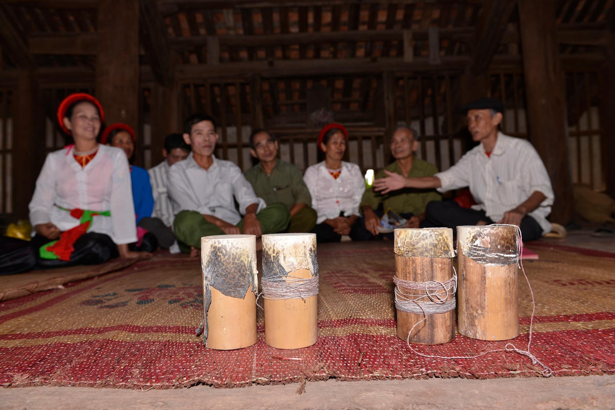 Về làng Hậu nghe hát ống
