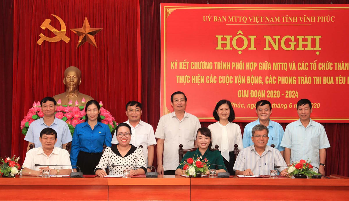 Ký kết chương trình phối hợp giữa Mặt trận và các tổ chức thành viên.