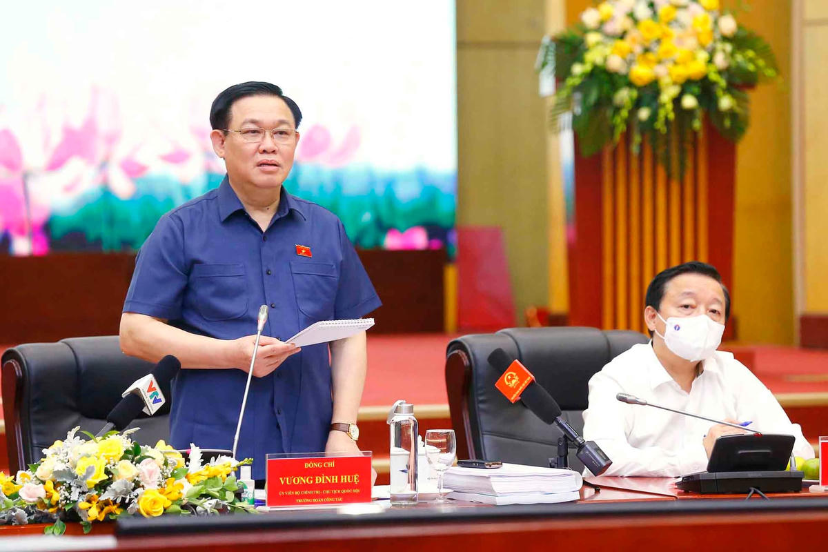 Chủ tịch Quốc hội Vương Đình Huệ phát biểu kết luận phiên họp.