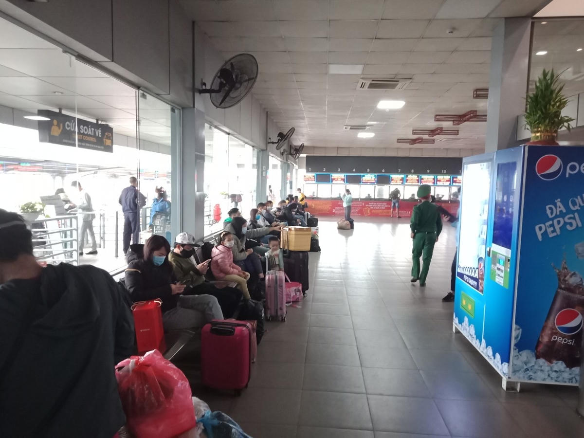 [ẢNH]Bến xe vắng khách chưa từng thấy trong những ngày cuối năm