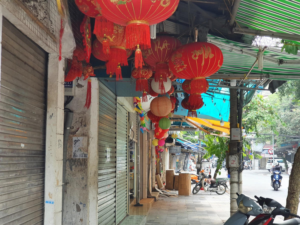 Chợ Trung thu Hàng Mã vắng tanh trong 'mùa dịch'