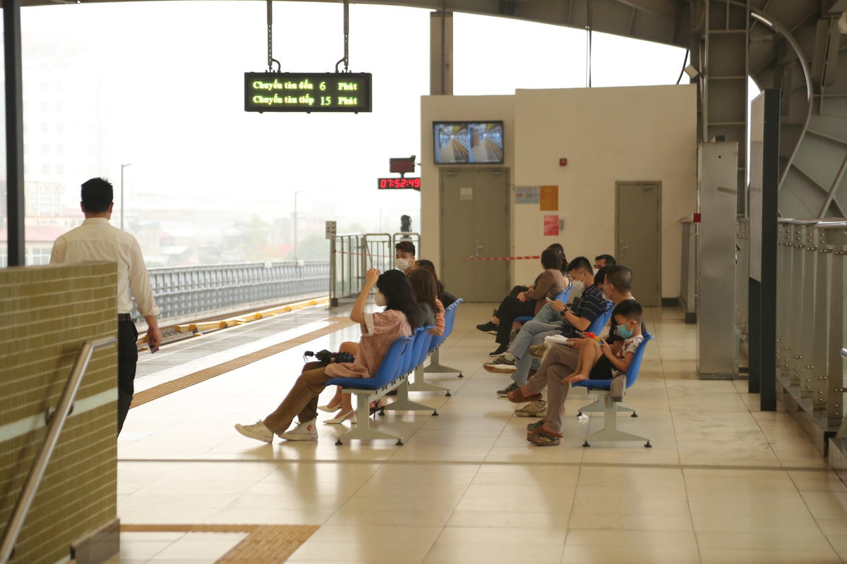 “Đặc biệt, trong thời điểm giá xăng liên tục tăng mạnh như hiện nay, việc lựa chọn các phương tiện công cộng để di chuyển là một phương án vô cùng đúng đắn”, chị Thảo nói.