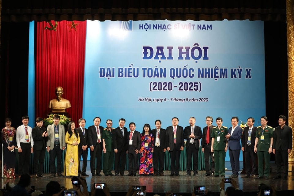 Ban chấp hành Hội Nhạc sĩ Việt Nam nhiệm kỳ 2020 - 2025 ra mắt Đại hội.