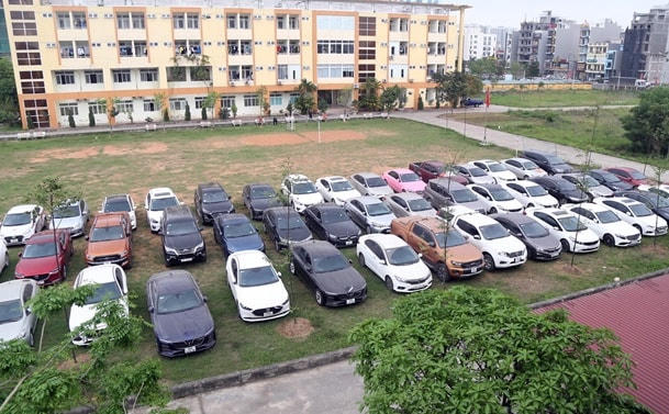 Lực lượng Công an đã thu hồi 71 xe ô tô mà nhóm đối tượng Việt, Hằng, Minh lừa đảo chiếm đoạt. Ảnh: Công an Bắc Ninh