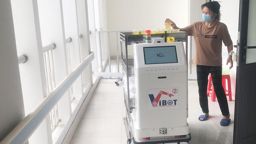 Robot Vibot phục vụ trong bệnh viện.