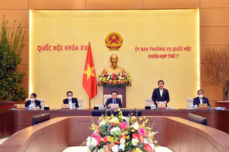 Phó Chủ tịch Quốc hội Nguyễn Khắc Định điều hành nội dung làm việc.