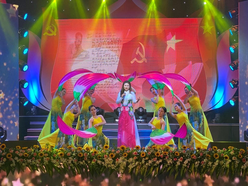 ‘Sắt son niềm tin theo Đảng’