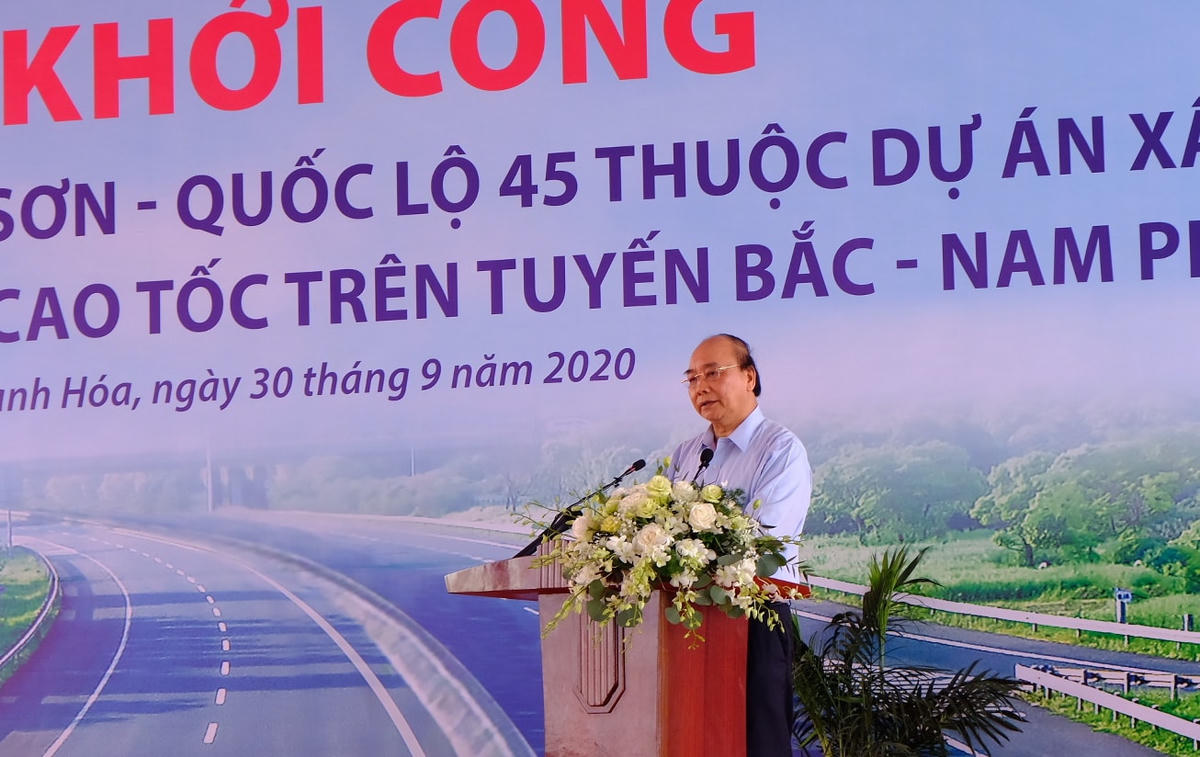 Thủ tướng Nguyễn Xuân Phúc phát biểu tại Lễ khởi công tuyến cao tốc Bắc Nam phía Đông, tháng 9/2020.
