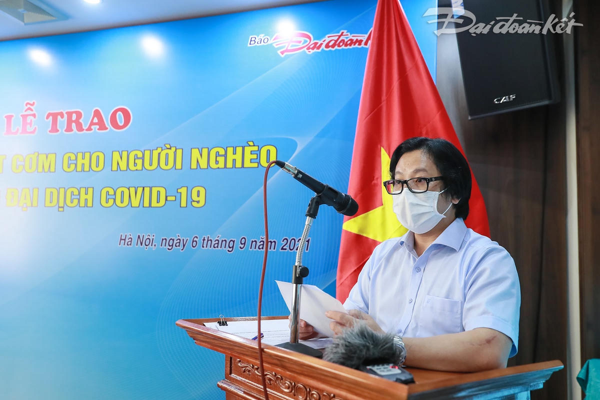 Nhà báo Lê Anh Đạt, Quyền Tổng Biên tập Báo Đại Đoàn Kết chia sẻ tại buổi lễ. Ảnh: Quang Vinh.
