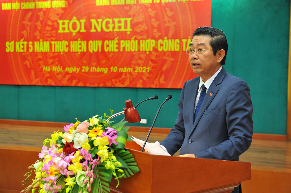  Phó Trưởng ban Thường trực Ban Nội chính Trung ương Võ Văn Dũng trình bày báo cáo tại Hội nghị.