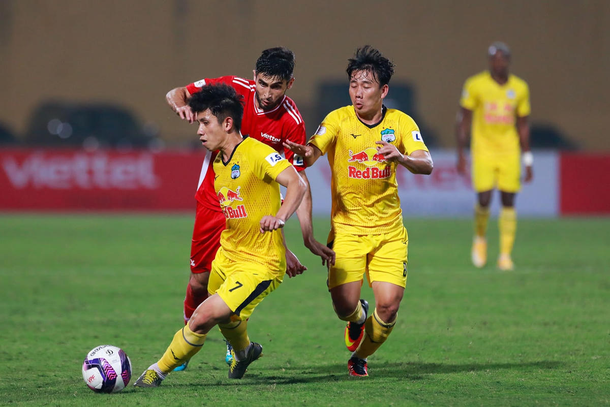 Viettel 0-3 Hoàng Anh Gia Lai: Công Phượng lập siêu phẩm
