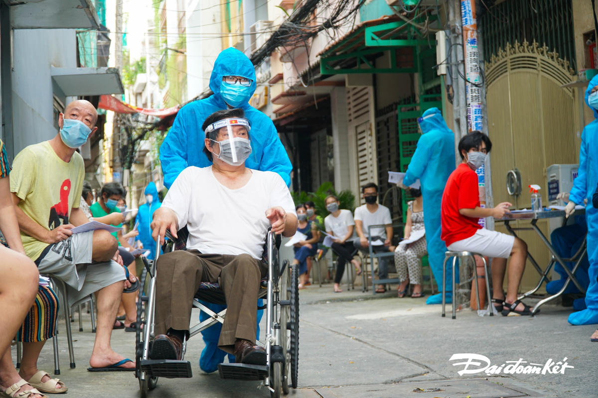 Việc tiêm vaccine đã trở nên chủ động và thuận tiện hơn khi đã có nhiều đội tiêm lưu động, đi vào các hẻm, khu phố tổ chức tiêm chủng, việc này góp phần hạn chế di chuyển của người dân trong những ngày giãn cách.