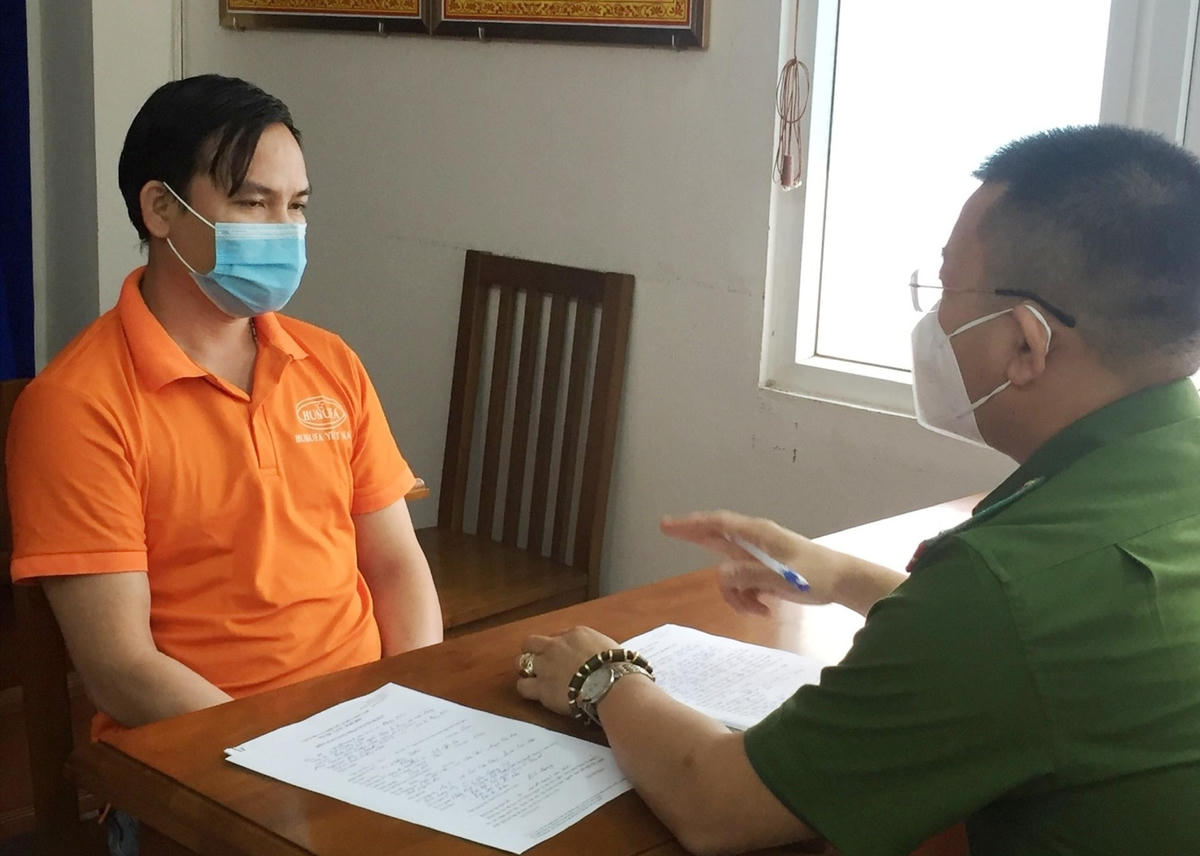 Đối tượng Vi Xuân Tuấn tại cơ quan Công an.