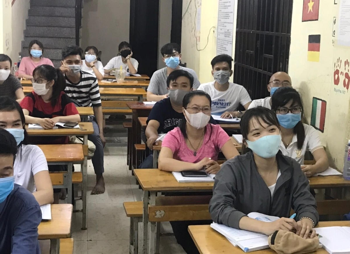 Một lớp học ngoại ngữ miễn phí tại chùa Lá.