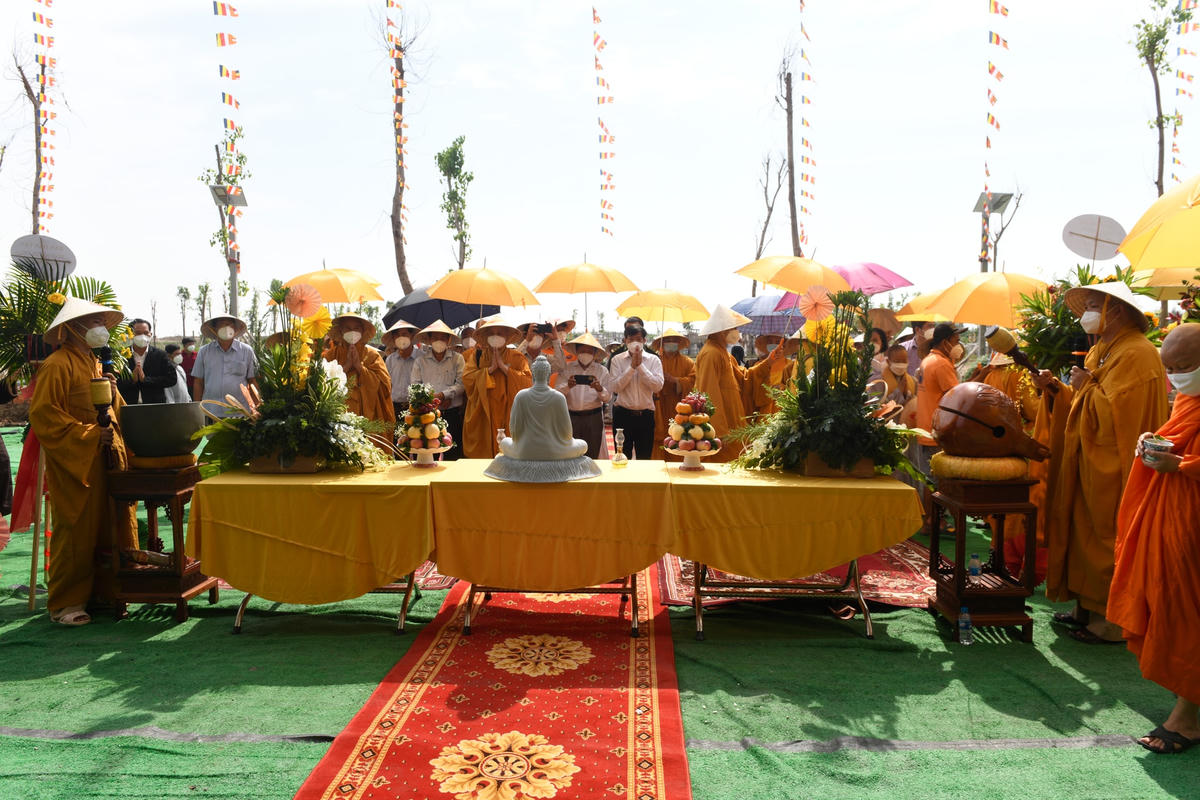 Một nghi thức tại lễ khánh thành.