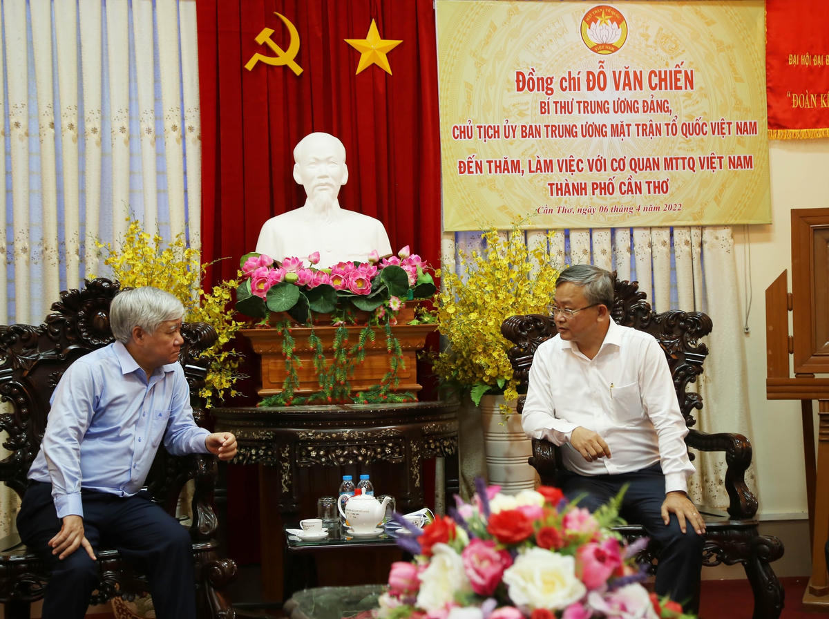Cùng ngày Chủ tịch Đỗ Văn Chiến thăm và làm việc với Ban Thường trực Ủy ban MTTQ Việt Nam TP Cần Thơ. 