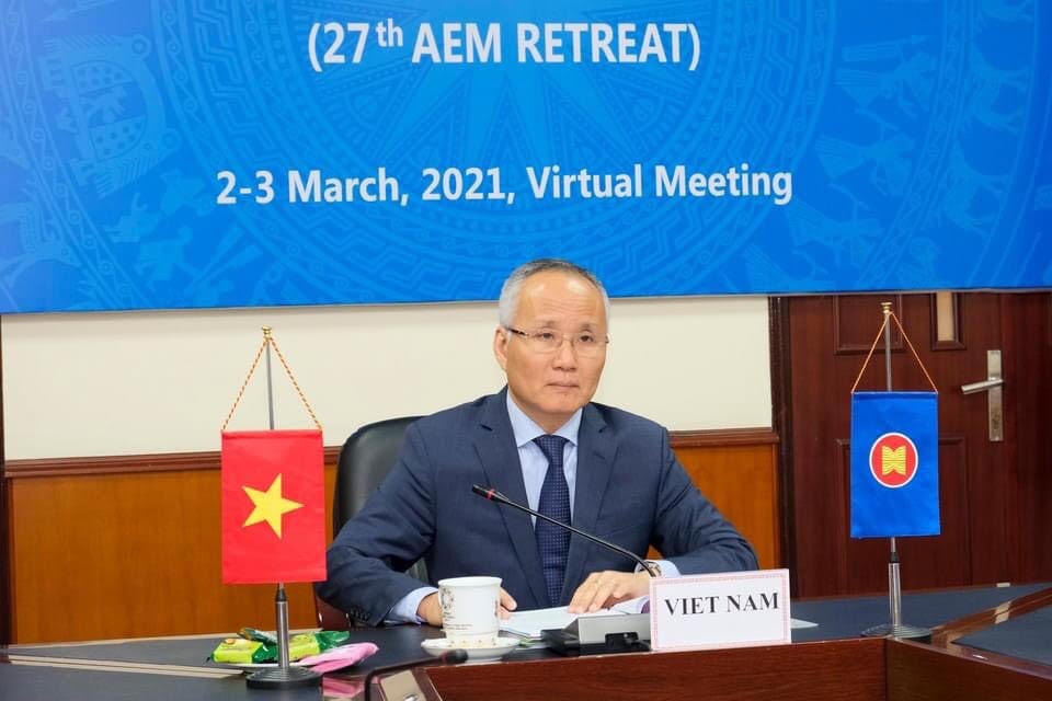 Thứ trưởng Bộ Công Thương Trần Quốc Khánh dẫn đầu đoàn Việt Nam.