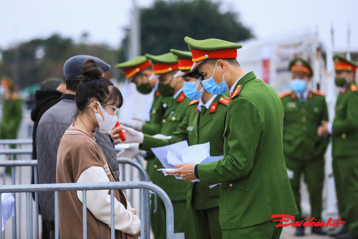 [ẢNH] Cổ động viên 'nhuộm đỏ' sân Mỹ Đình trong trận Việt Nam - Trung Quốc