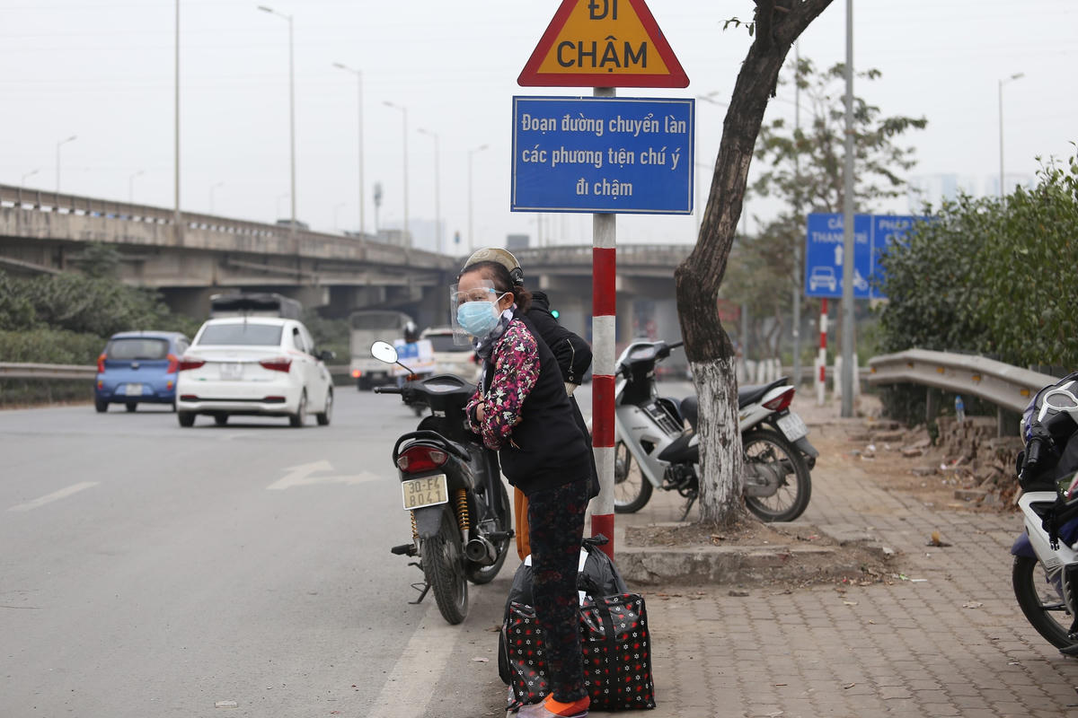 Khác với mọi năm, nhiều tuyến đường chính như: Nguyễn Xiển, Phạm Hùng, Giải Phóng, lối lên cao tốc Pháp Vân – Cầu Giẽ không xảy ra tình trạng ùn tắc.