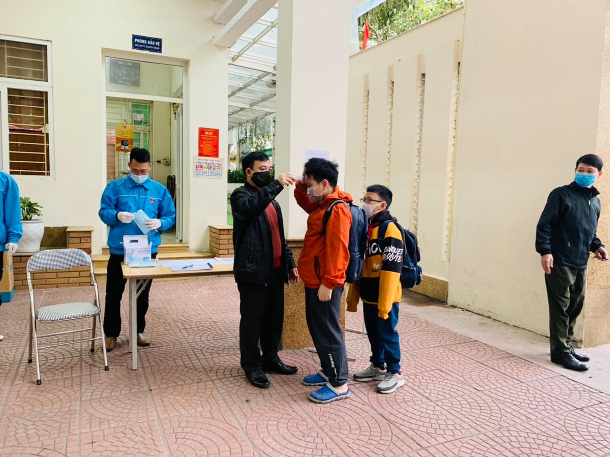Học sinh Hà Nội ngày đầu đến trường sau kỳ nghỉ Tết dài