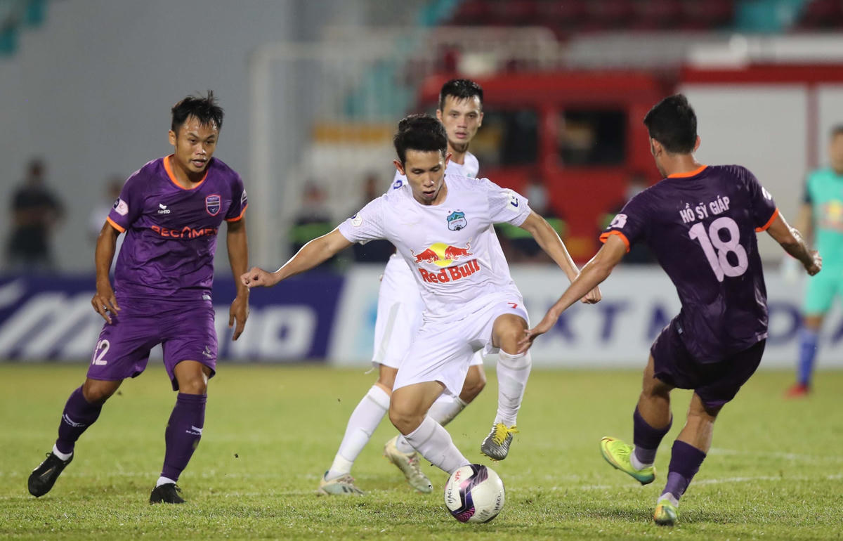 V.League 2021 dừng quá lâu sẽ ảnh hưởng lớn tới các kế hoạch chuẩn bị.