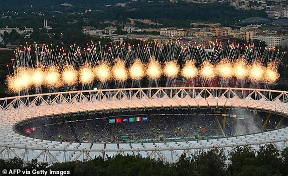 EURO 2020: Màu áo thiên thanh trở lại đầy quyến rũ với chiến thắng 3 sao