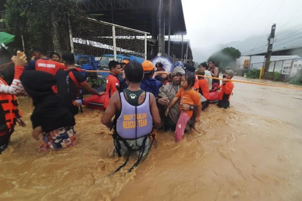 Siêu bão Rai đổ bộ Philippines, gần 100.000 người dân phải sơ tán khẩn cấp