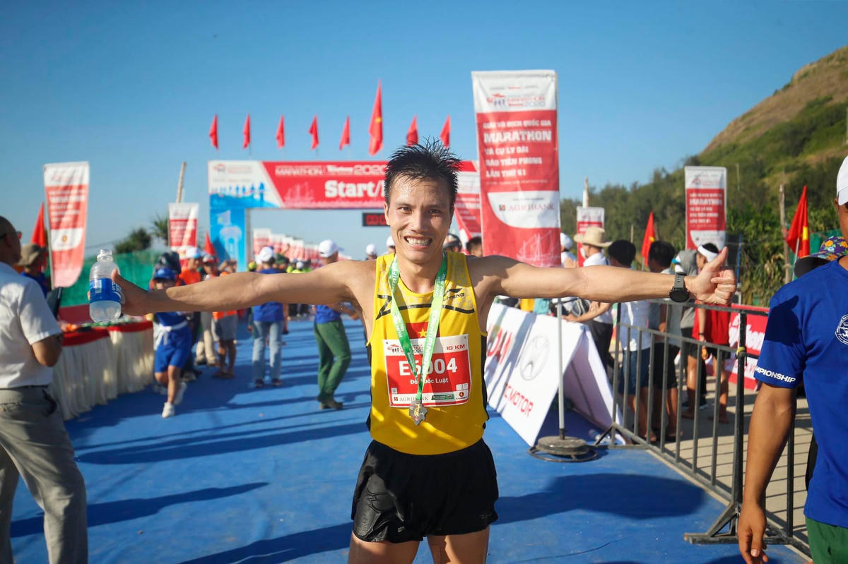 Tiền Phong marathon 2020: Hoàng Nguyên Thanh vô địch cự ly 42 km
