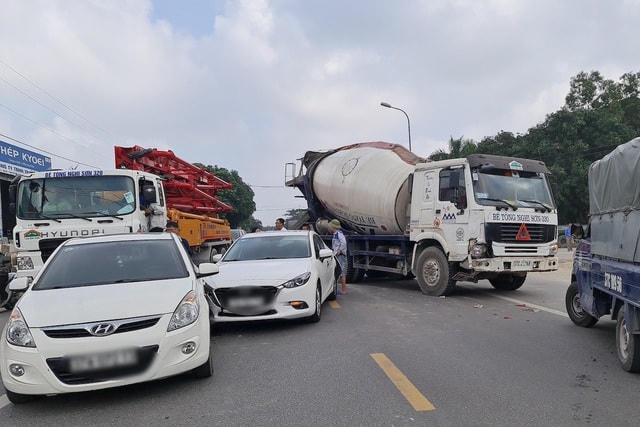 Không ít vụ tai nạn liên hoàn do các xe không giữ khoảng cách an toàn khi tham gia giao thông.