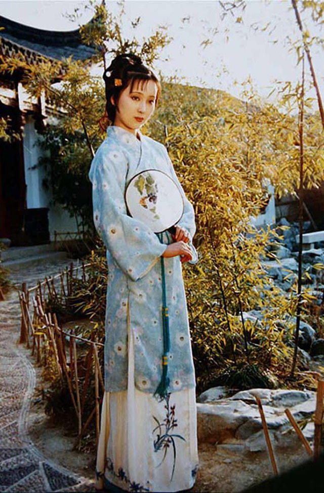 Trần Hiểu Húc từng thừa nhận, bà vào vai Lâm Đại Ngọc một cách tự nhiên, diễn mà như không diễn.  