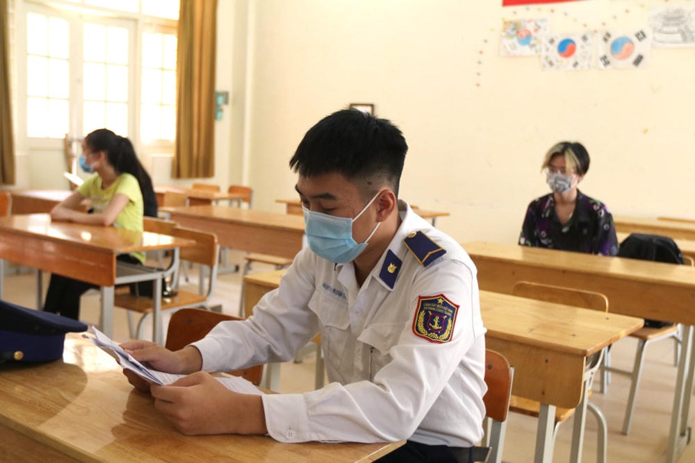 Thí sinh dự thi tốt nghiệp THPT đợt 2 tại Hà Nội. Ảnh: Phạm Quang Vinh.