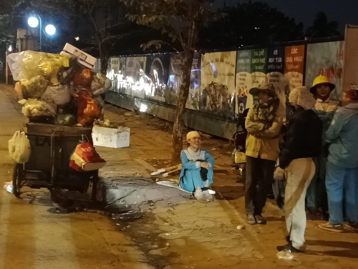 Nụ cười sau những mệt mỏi của một ngày làm việc.