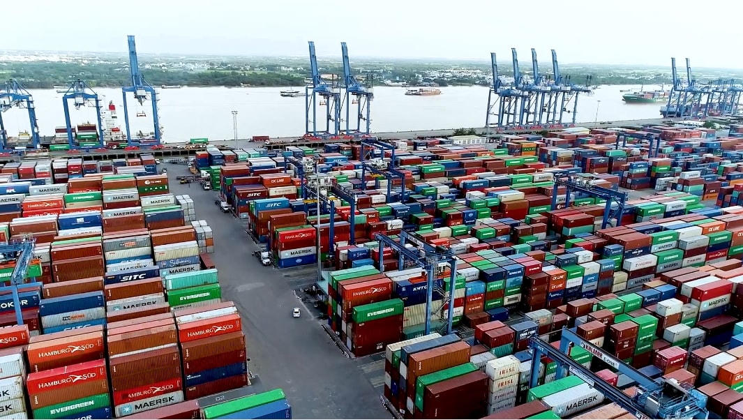Giãn cách xã hội nên nguồn nguyên liệu phục vụ sản xuất có phần khó khăn.