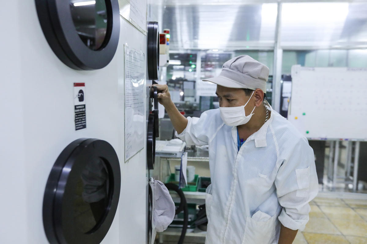 Dòng vốn ngoại tiếp tục “đổ” vào công nghệ cao. Ảnh: Quang Vinh.