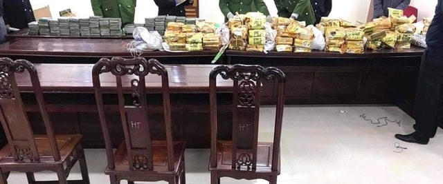 Số lượng tang vật nghi heroin và ma túy tổng hợp được đưa về tại cơ quan điều tra.  