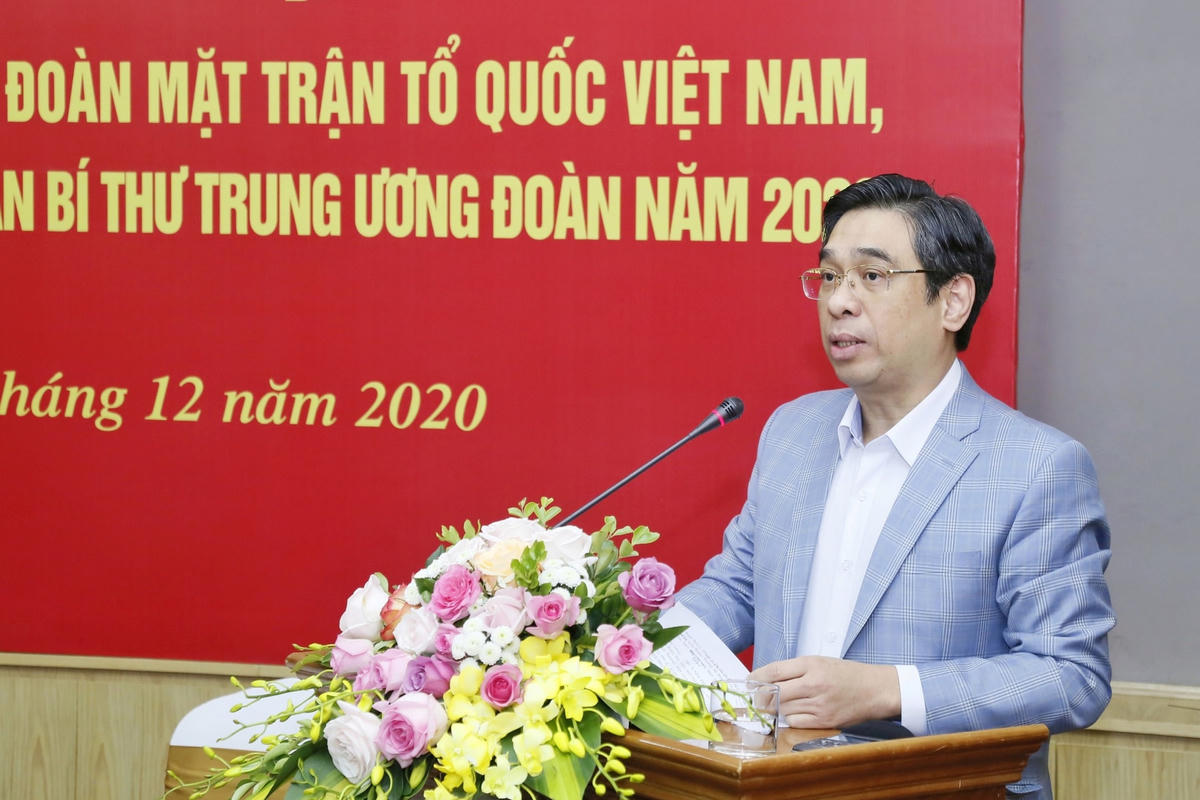 Phó Trưởng ban Dân vận Trung ương Nguyễn Phước Lộc báo cáo kết quả công tác Dân vận năm 2020.