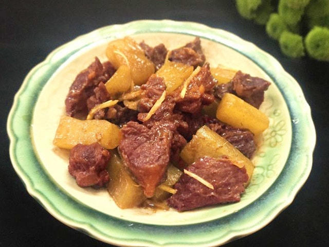 Món bò kho củ cải trắng.